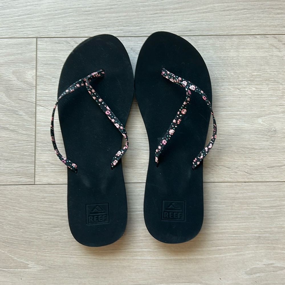 Reef sandals size 9